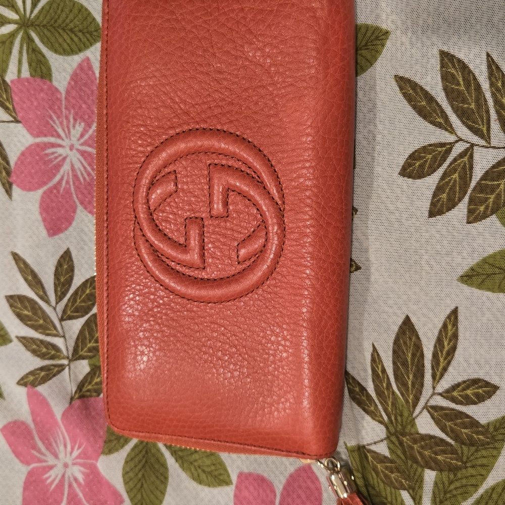 Gucci Coral Leather Wristlet